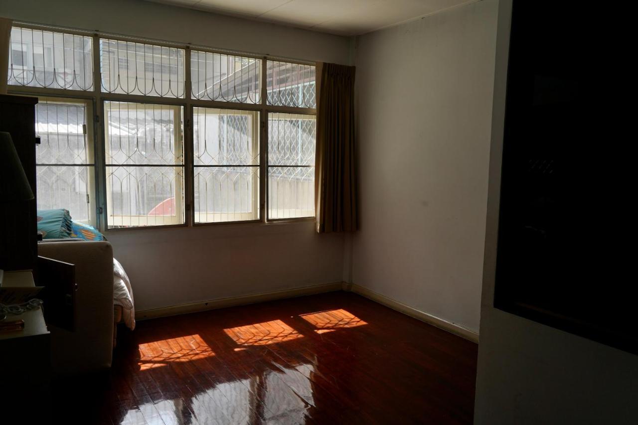 Sura Hostel Bangkok Near Mrt Phra Ram 9 Εξωτερικό φωτογραφία