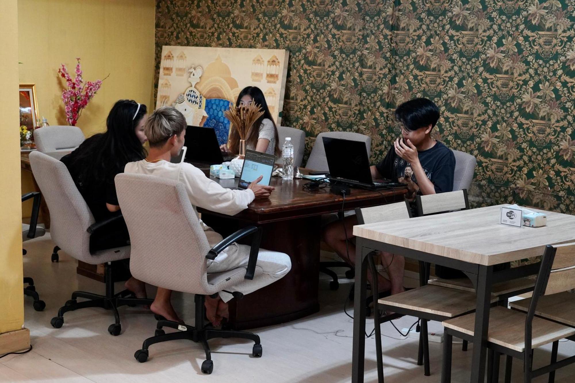 Sura Hostel Bangkok Near Mrt Phra Ram 9 Εξωτερικό φωτογραφία